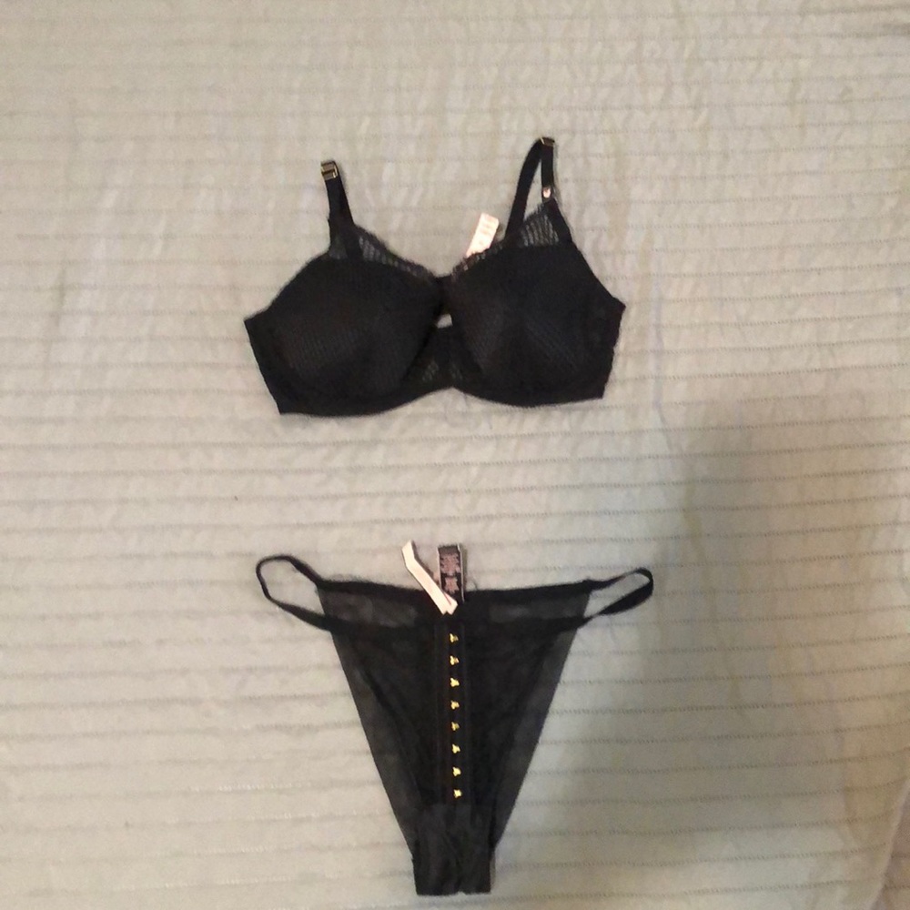 NWT Victoria’s Secret pink bra and panty set